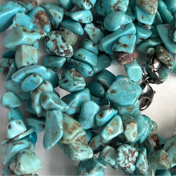 Vintage Triple Strand Turquoise Chip Torsade Necklace - Picture 2 of 9